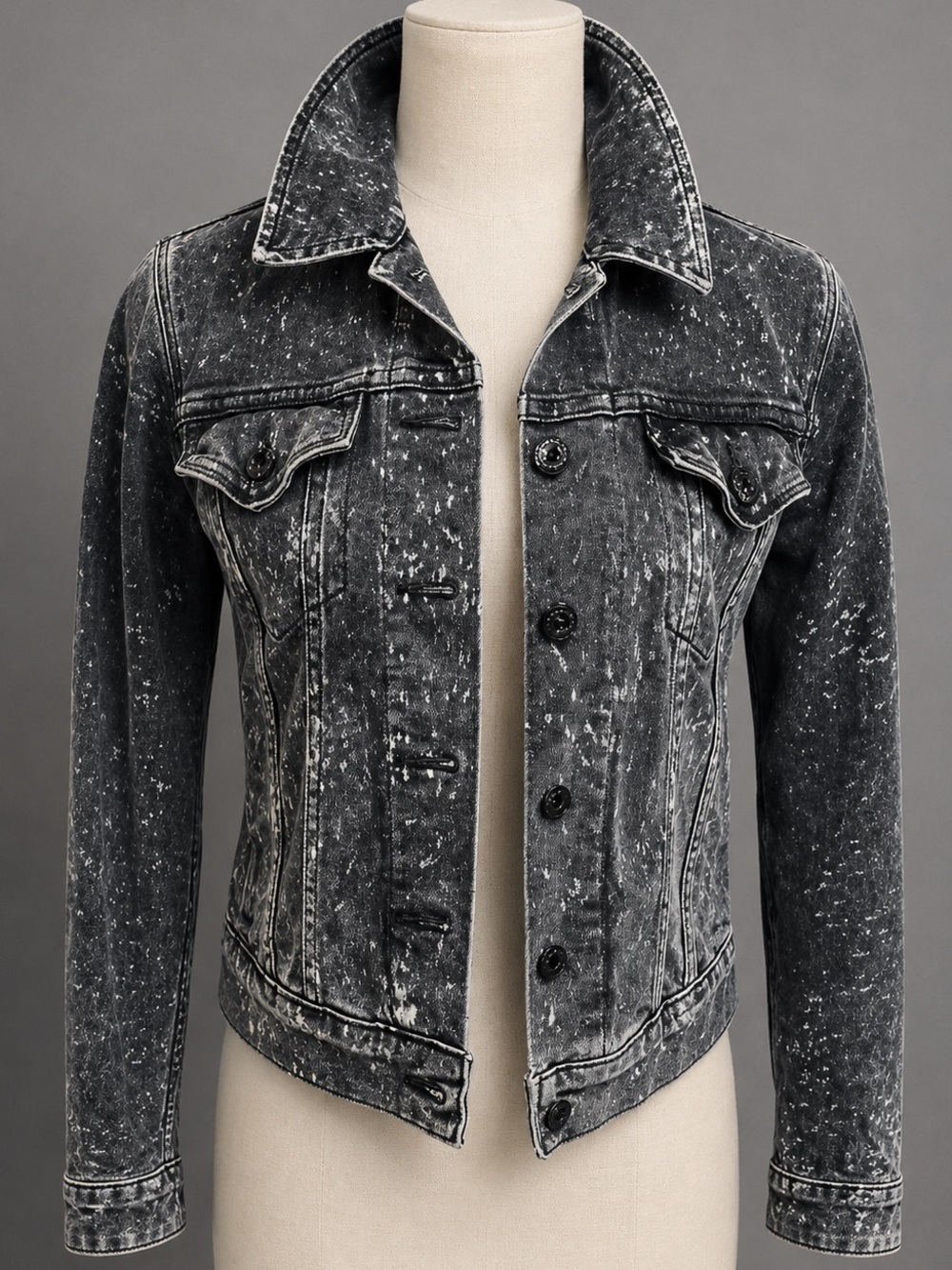 Black Levi’s sz S/P Denim Jean Jacket with paint splatters design
